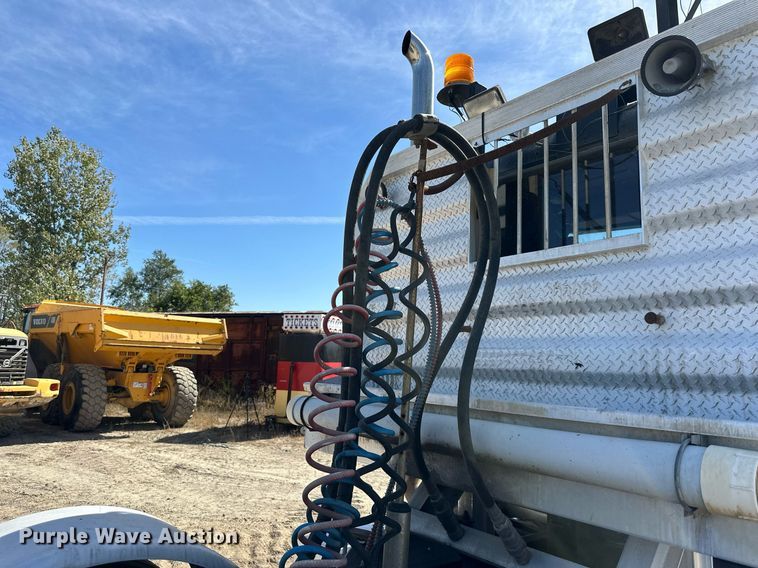 image for item EN0028 1997 Peterbilt  378 semi truck