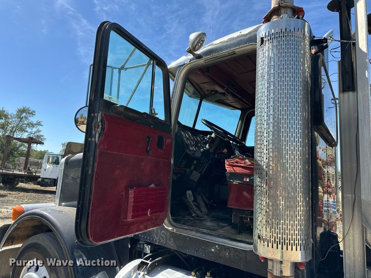 image for item EN0028 1997 Peterbilt  378 semi truck