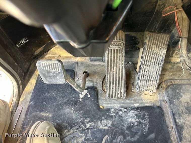 image for item EN0028 1997 Peterbilt  378 semi truck