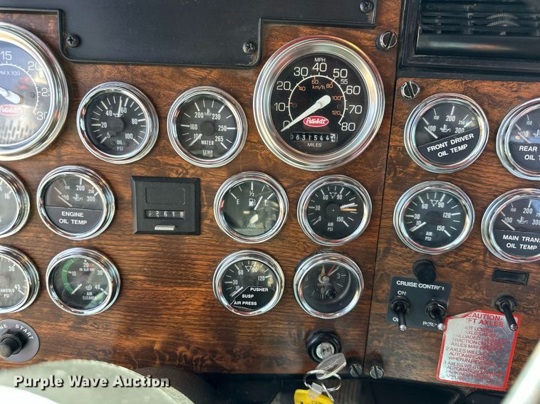 image for item EN0028 1997 Peterbilt  378 semi truck