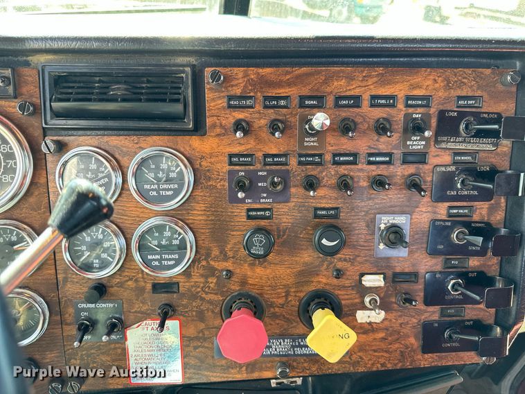 image for item EN0028 1997 Peterbilt  378 semi truck