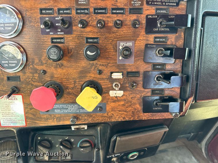 image for item EN0028 1997 Peterbilt  378 semi truck