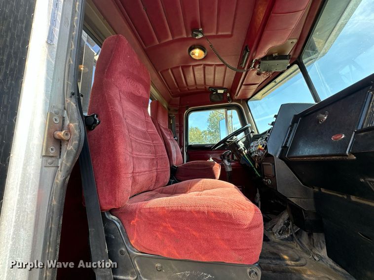 image for item EN0028 1997 Peterbilt  378 semi truck