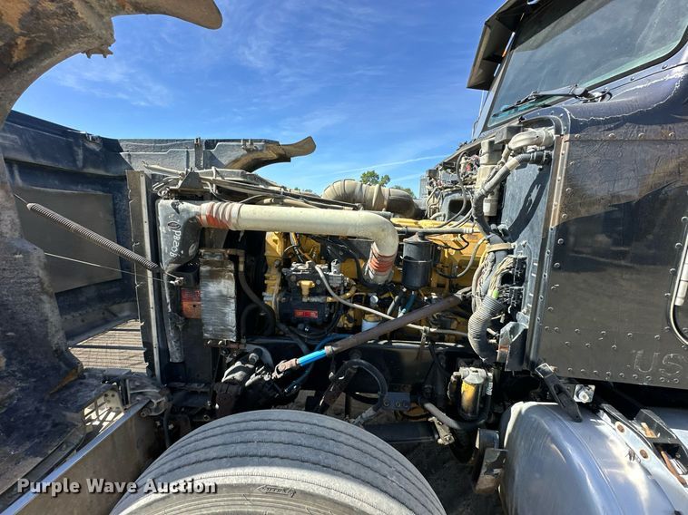 image for item EN0028 1997 Peterbilt  378 semi truck