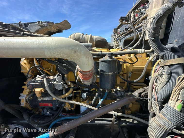 image for item EN0028 1997 Peterbilt  378 semi truck