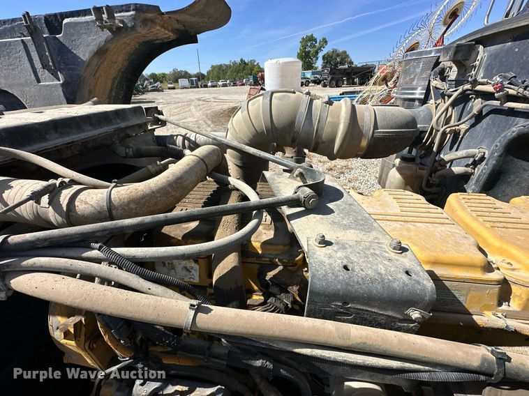 image for item EN0028 1997 Peterbilt  378 semi truck