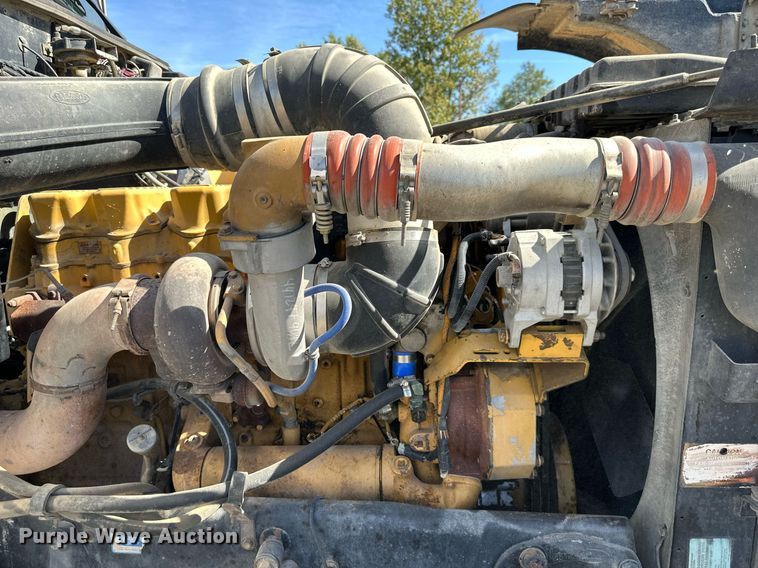 image for item EN0028 1997 Peterbilt  378 semi truck