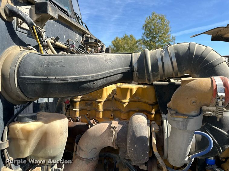 image for item EN0028 1997 Peterbilt  378 semi truck