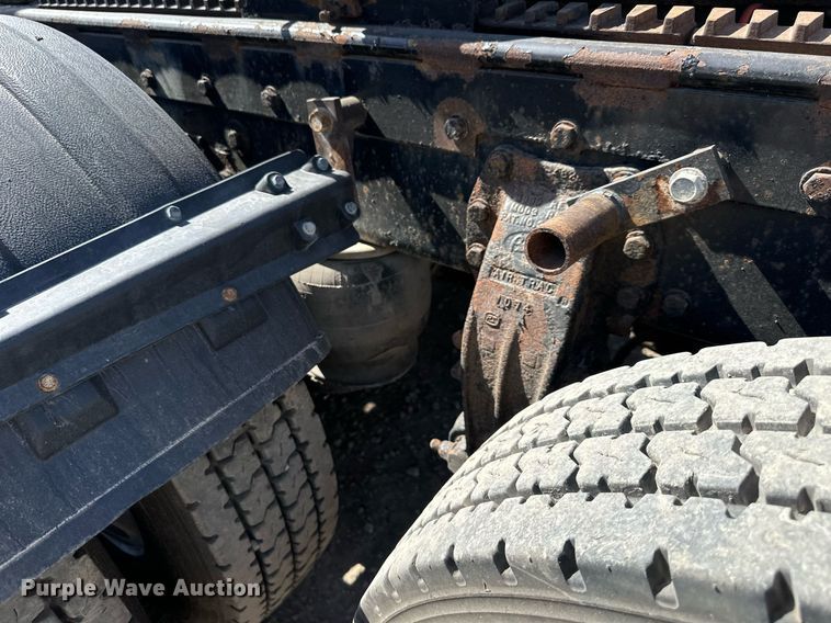 image for item EN0028 1997 Peterbilt  378 semi truck