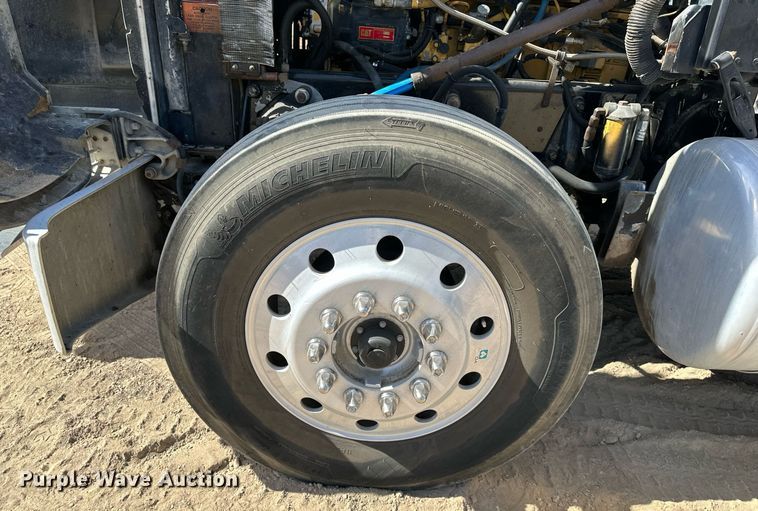 image for item EN0028 1997 Peterbilt  378 semi truck