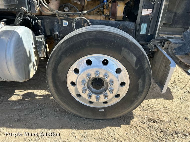 image for item EN0028 1997 Peterbilt  378 semi truck