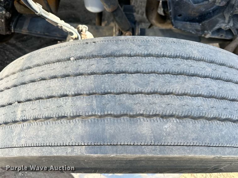 image for item EN0028 1997 Peterbilt  378 semi truck