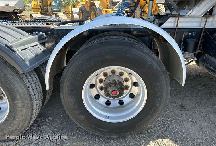 image for item EN0028 1997 Peterbilt  378 semi truck