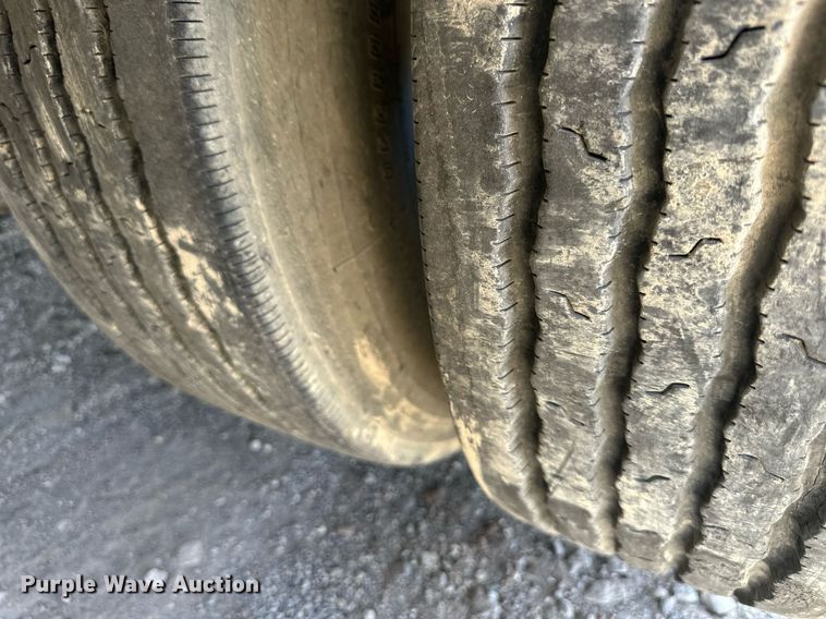 image for item EN0028 1997 Peterbilt  378 semi truck