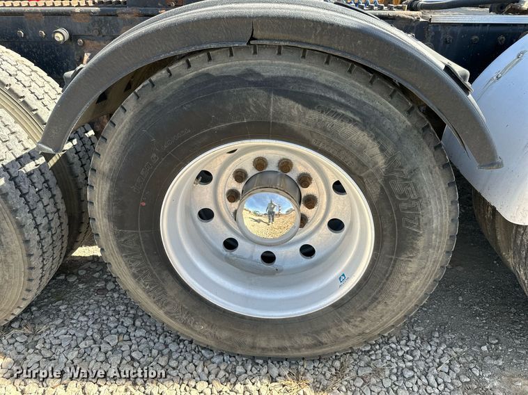 image for item EN0028 1997 Peterbilt  378 semi truck