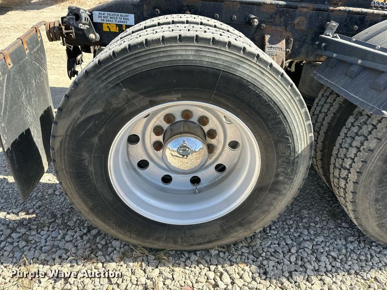 image for item EN0028 1997 Peterbilt  378 semi truck