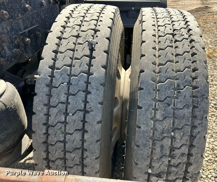 image for item EN0028 1997 Peterbilt  378 semi truck