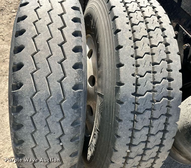 image for item EN0028 1997 Peterbilt  378 semi truck