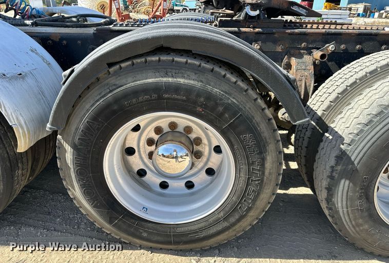 image for item EN0028 1997 Peterbilt  378 semi truck