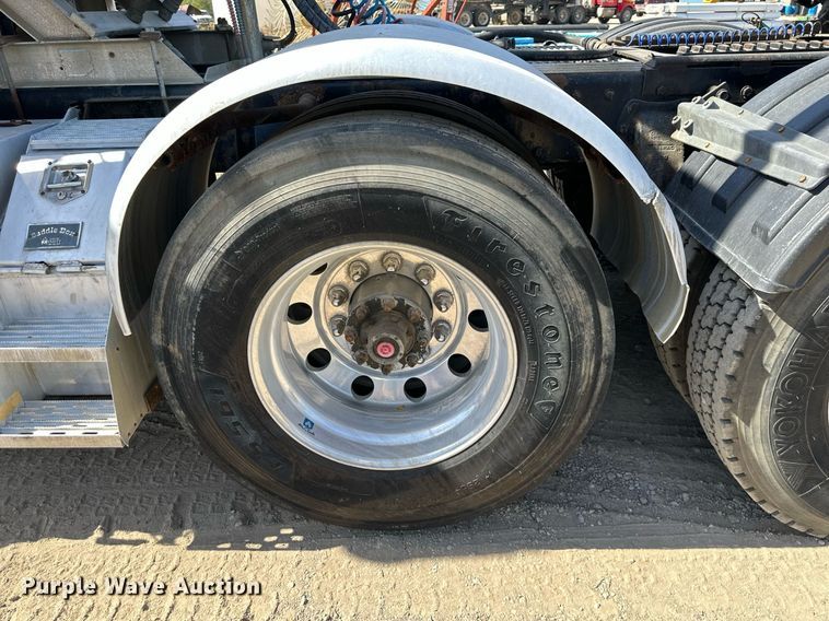 image for item EN0028 1997 Peterbilt  378 semi truck