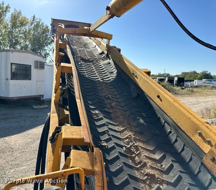 image for item EN0031 1988 Gomaco 8500B trimmer