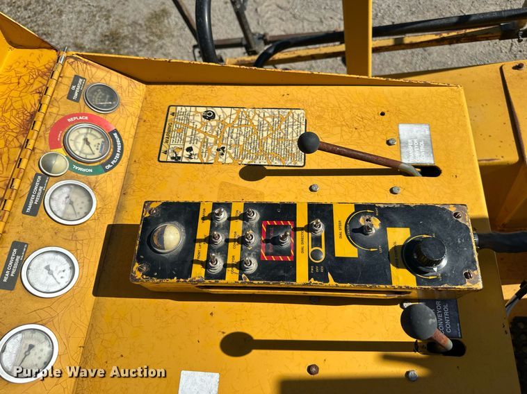 image for item EN0031 1988 Gomaco 8500B trimmer