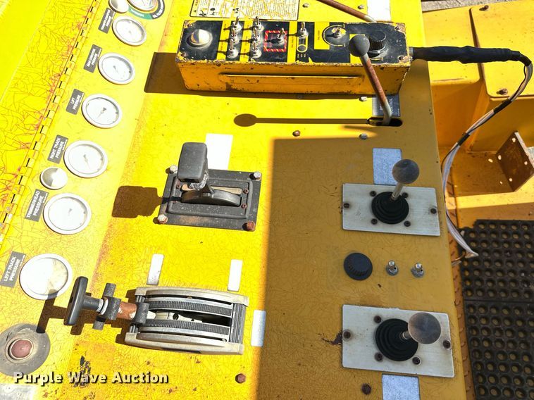 image for item EN0031 1988 Gomaco 8500B trimmer