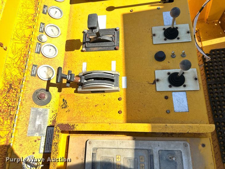 image for item EN0031 1988 Gomaco 8500B trimmer