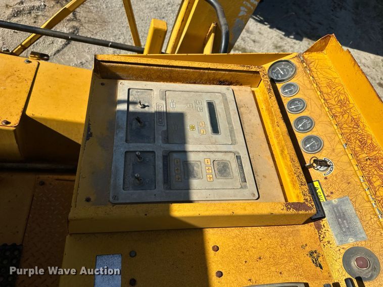 image for item EN0031 1988 Gomaco 8500B trimmer