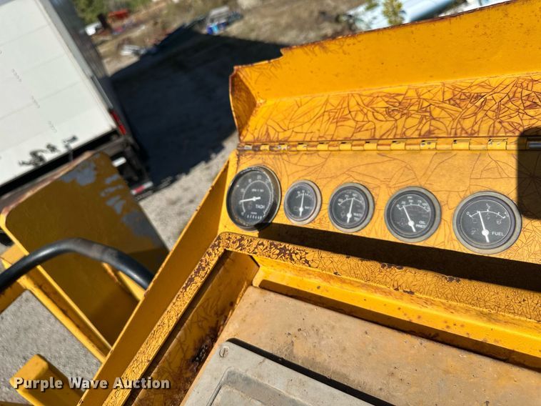 image for item EN0031 1988 Gomaco 8500B trimmer