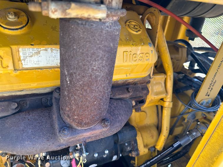 image for item EN0031 1988 Gomaco 8500B trimmer