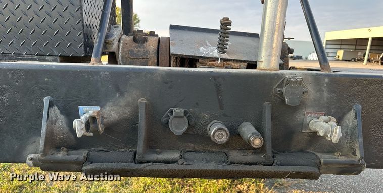 image for item EN0041 2007 Landoll 660B drop tilt deck equipment trailer