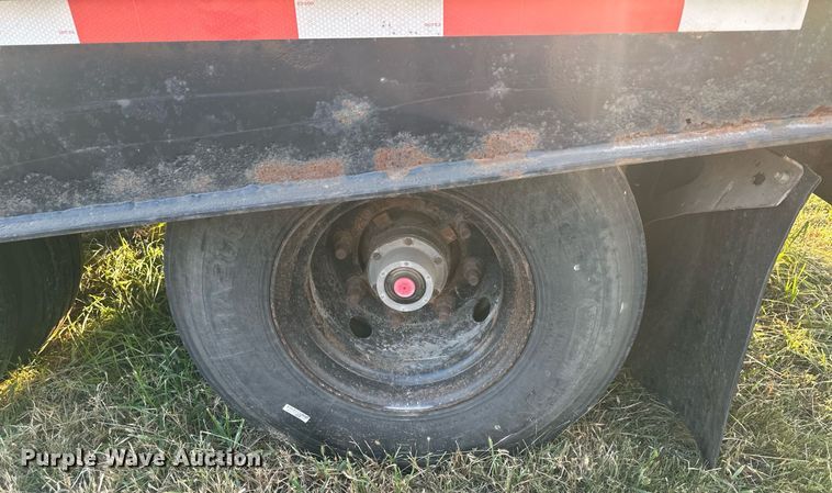 image for item EN0041 2007 Landoll 660B drop tilt deck equipment trailer