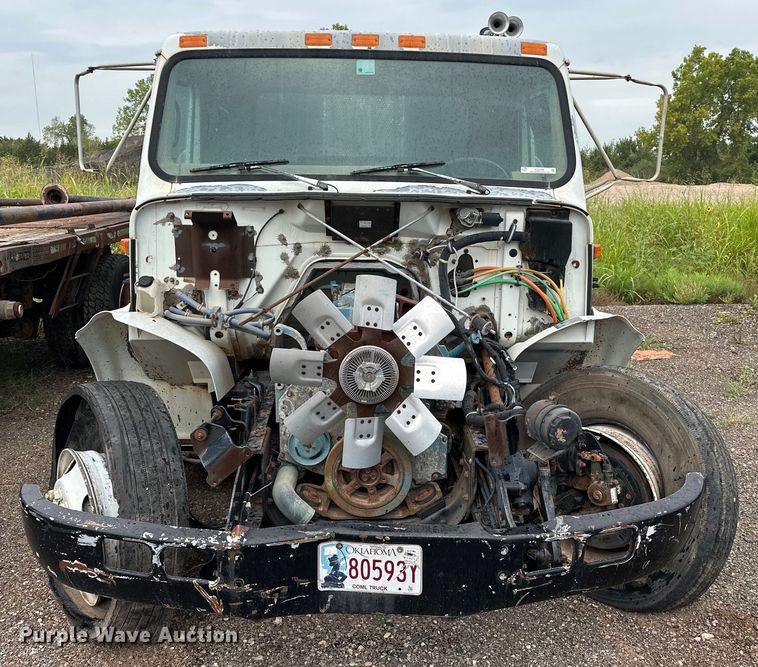 image for item EQ2056 2001 International  4900 dump flatbed truck