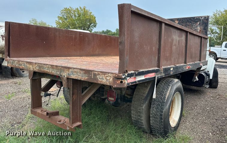 image for item EQ2056 2001 International  4900 dump flatbed truck