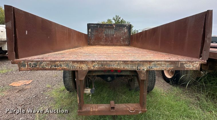 image for item EQ2056 2001 International  4900 dump flatbed truck