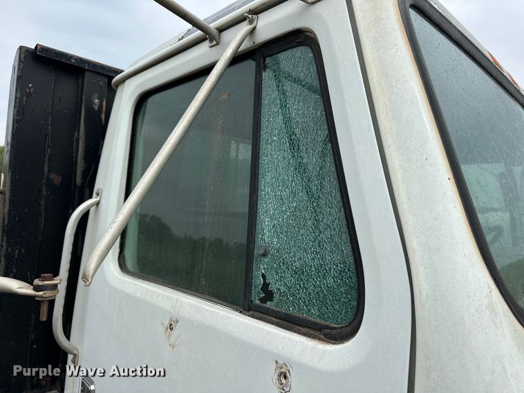 image for item EQ2056 2001 International  4900 dump flatbed truck