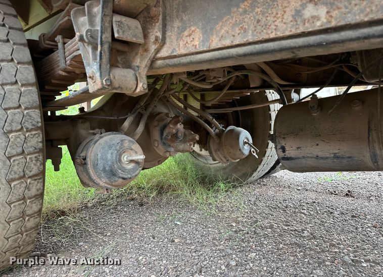 image for item EQ2056 2001 International  4900 dump flatbed truck