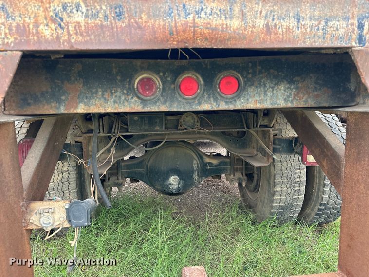 image for item EQ2056 2001 International  4900 dump flatbed truck