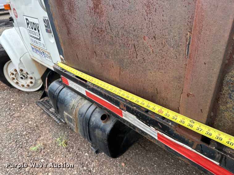 image for item EQ2056 2001 International  4900 dump flatbed truck