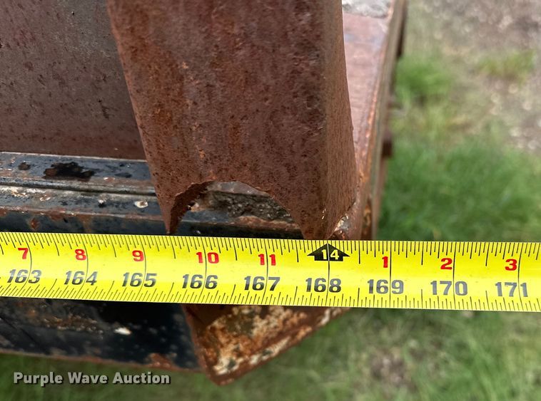 image for item EQ2056 2001 International  4900 dump flatbed truck