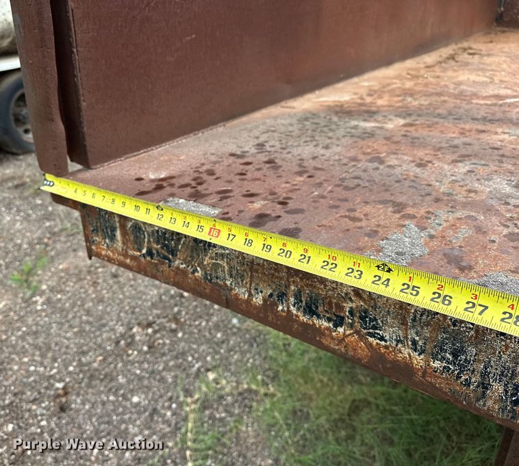 image for item EQ2056 2001 International  4900 dump flatbed truck