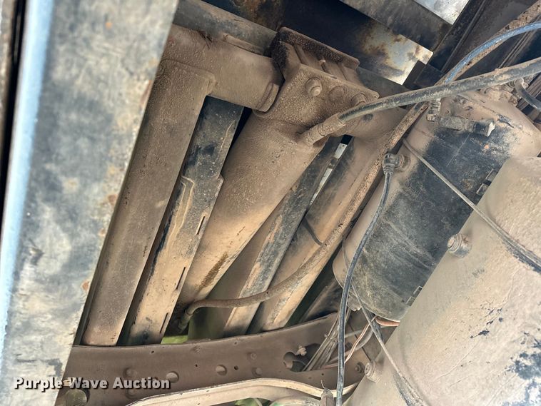 image for item EQ2056 2001 International  4900 dump flatbed truck