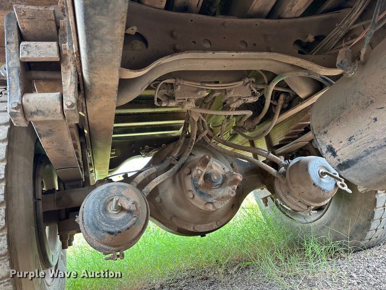 image for item EQ2056 2001 International  4900 dump flatbed truck