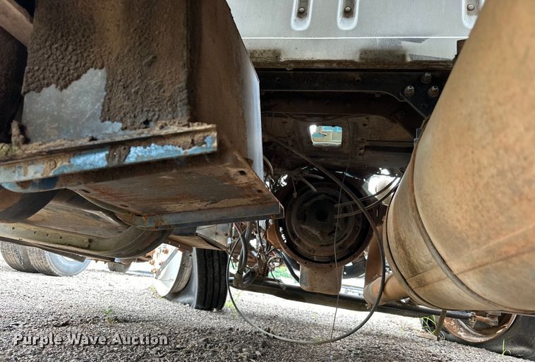 image for item EQ2056 2001 International  4900 dump flatbed truck