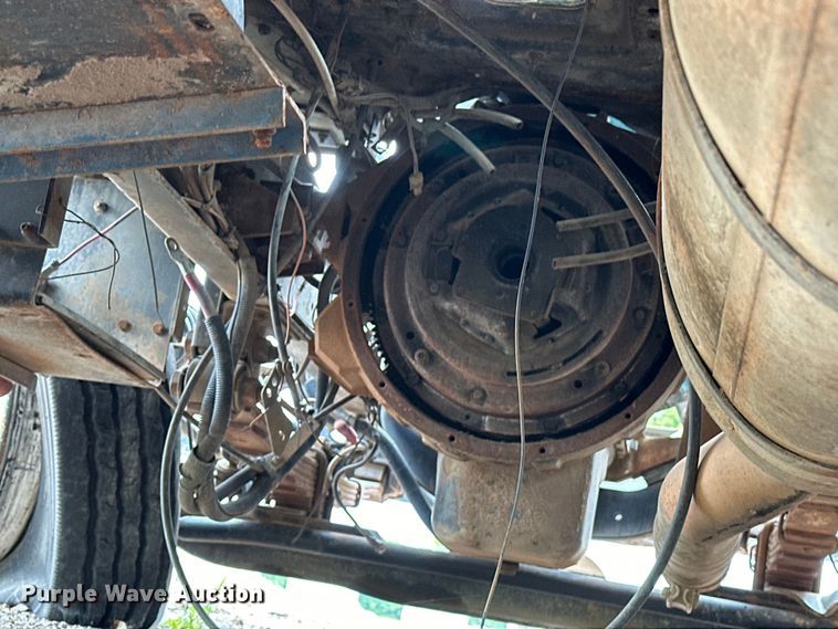 image for item EQ2056 2001 International  4900 dump flatbed truck