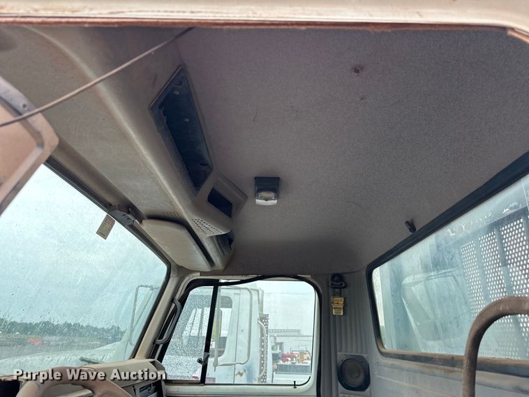 image for item EQ2056 2001 International  4900 dump flatbed truck