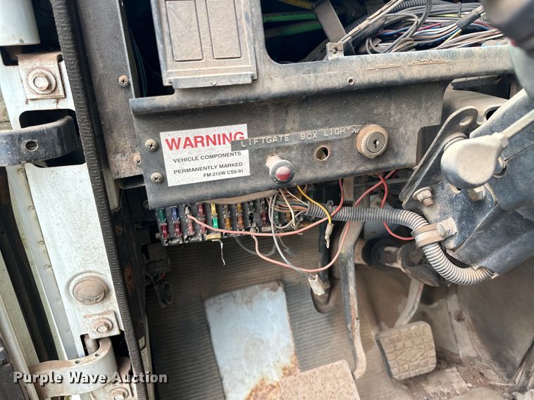 image for item EQ2056 2001 International  4900 dump flatbed truck