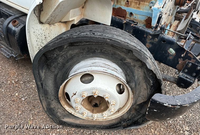 image for item EQ2056 2001 International  4900 dump flatbed truck