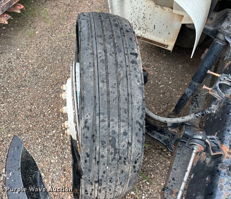 image for item EQ2056 2001 International  4900 dump flatbed truck